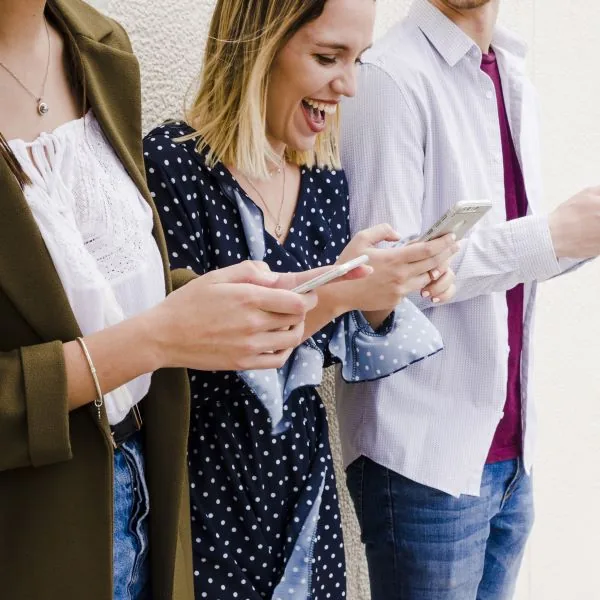 invia, compatible con cualquier dispositivo (escritorio, tablet, móvil)